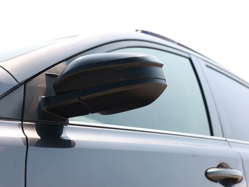 Used 2016 Toyota RAV4 LE image 37