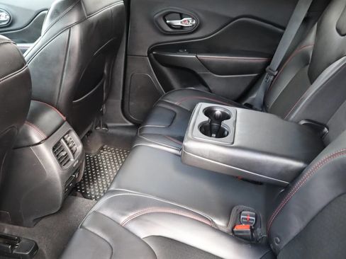 Used 2019 Jeep Cherokee Trailhawk w/ Cold Weather Group AWD/4WD image 13