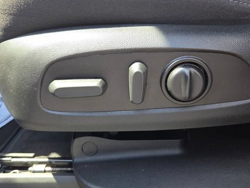 Used 2022 Chevrolet Traverse LT FWD image 8