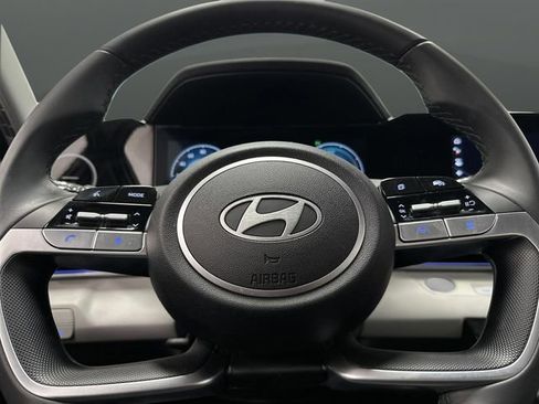 Used 2024 Hyundai Elantra Limited image 17