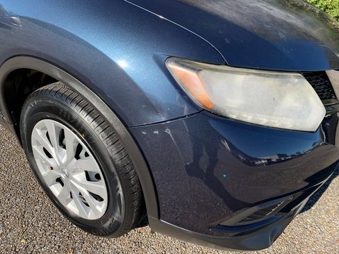 Used 2015 Nissan Rogue S image 2