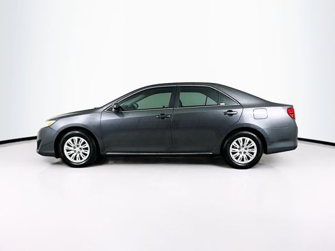 Used 2014 Toyota Camry LE image 4