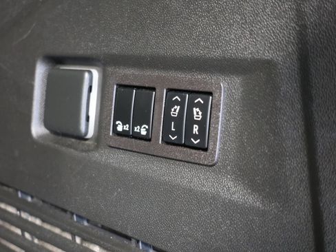 Used 2023 GMC Yukon Denali Ultimate w/ LPO, Floor Liner Package AWD/4WD image 33