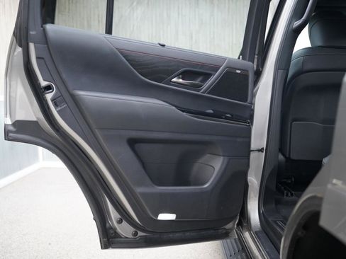 Used 2023 Lexus LX 600 4WD w/ Luxury Package image 39