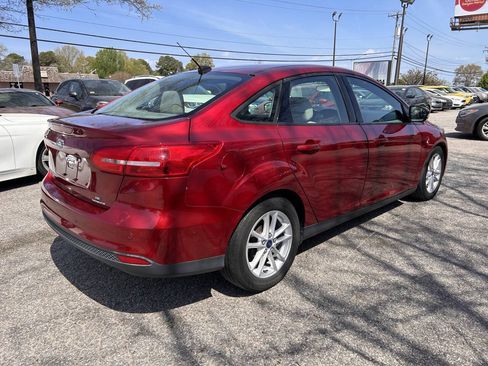Used 2016 Ford Focus SE w/ SE Power Seat Package FWD image 8