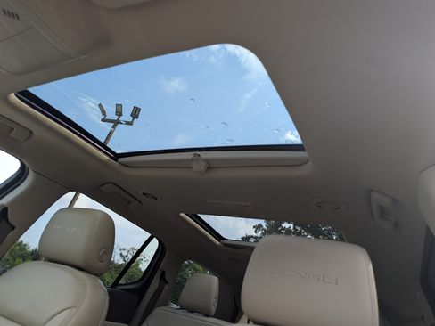 Used 2017 GMC Acadia Denali w/ Technology Package FWD image 13