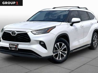 Used 2023 Toyota Highlander XLE