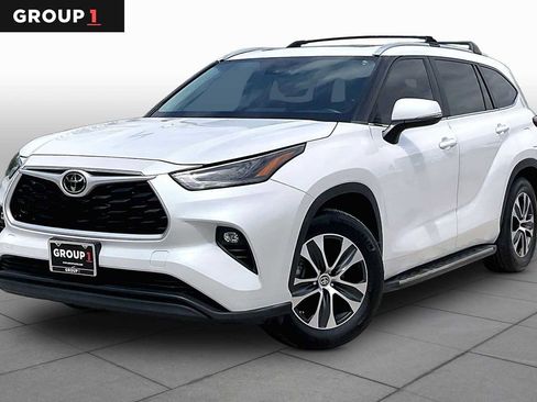 Used 2023 Toyota Highlander XLE image 1