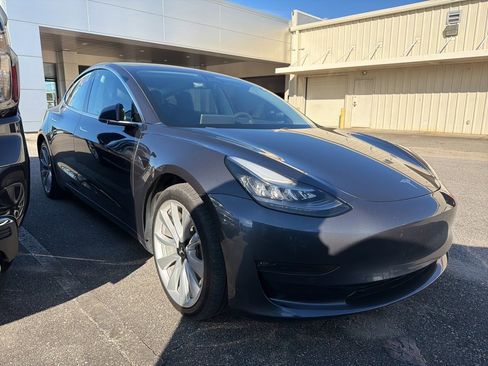 Used 2020 Tesla Model 3 Long Range image 3