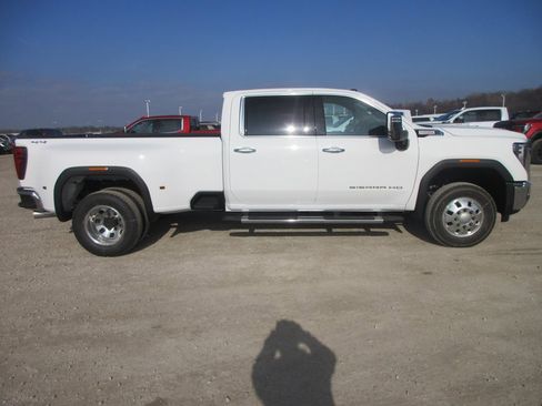 New 2026 GMC Sierra 3500 SLT w/ SLT Premium Package image 2