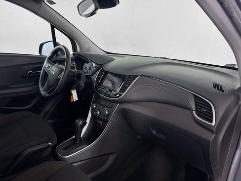 Used 2021 Chevrolet Trax LS w/ Tint and Cruise Package AWD/4WD image 31