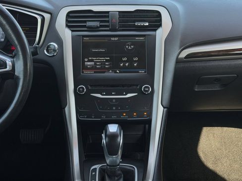 Used 2015 Ford Fusion SE w/ Equipment Group 202A FWD image 16