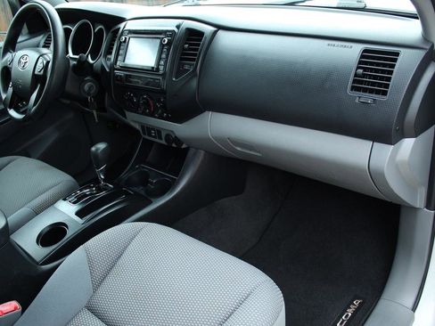 Used 2015 Toyota Tacoma 2WD Access Cab image 12