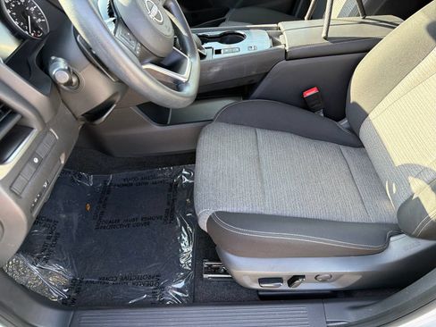 Certified 2023 Nissan Rogue SV FWD image 25