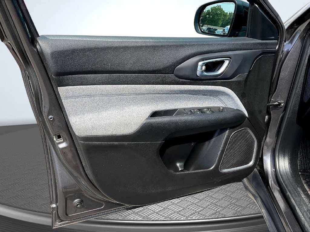 Used 2022 Jeep Compass Latitude w/ Convenience Group AWD/4WD image 22