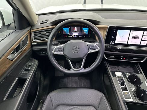 Used 2025 Volkswagen Atlas SE image 25