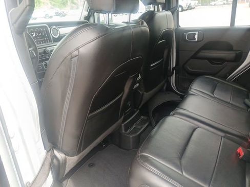 Used 2023 Jeep Wrangler Unlimited Sahara AWD/4WD image 12