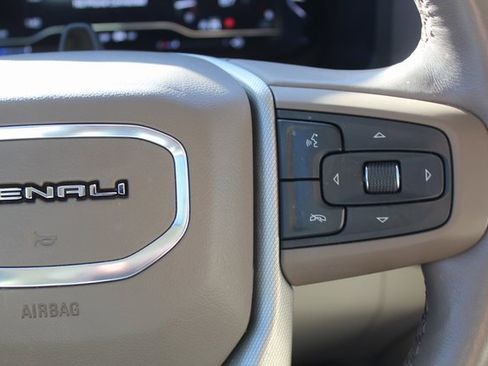 Used 2023 GMC Yukon Denali w/ Denali Reserve Package image 22