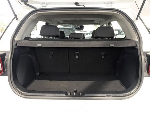 Used 2025 Hyundai Venue SEL FWD image 25