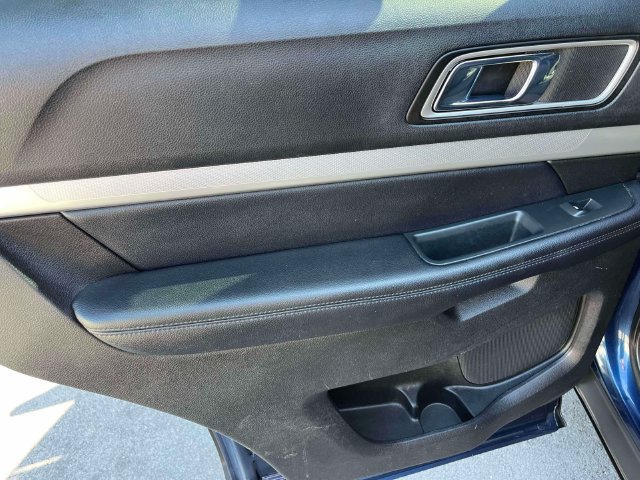 Used 2016 Ford Explorer XLT AWD/4WD image 17