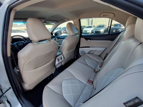 Used 2018 Toyota Camry XLE image 34