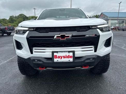 Used 2024 Chevrolet Colorado ZR2 w/ Technology Package AWD/4WD image 18