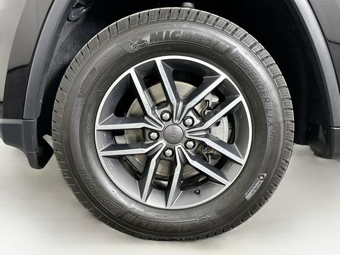 Used 2019 Jeep Grand Cherokee Limited image 11