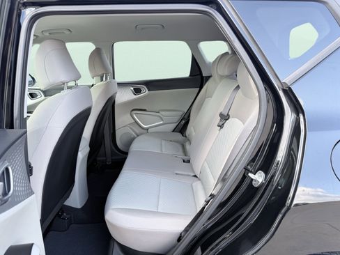 Used 2022 Kia Soul LX w/ Technology Package image 32