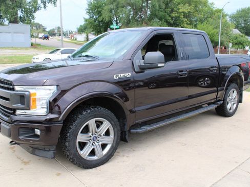 Used 2018 Ford F150 XLT w/ Equipment Group 302A Luxury AWD/4WD image 4
