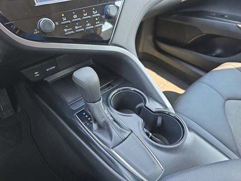 Used 2019 Toyota Camry LE FWD image 26