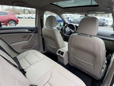 Used 2015 Volkswagen Golf SE w/ Golf Sport Package image 24