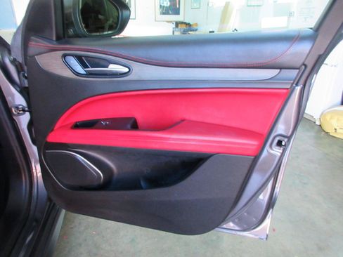 Used 2019 Alfa Romeo Stelvio Ti AWD/4WD image 22