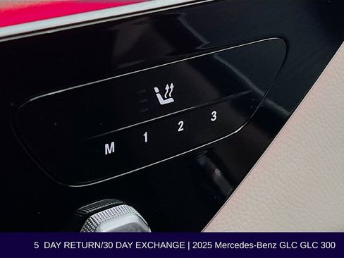 Used 2025 Mercedes-Benz GLC 300 4MATIC image 26