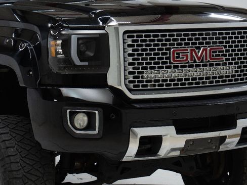 Used 2016 GMC Sierra 2500 Denali w/ Duramax Plus Package AWD/4WD image 9