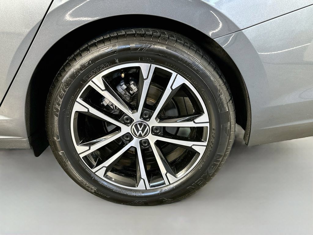 Used 2025 Volkswagen Jetta Sport FWD image 32