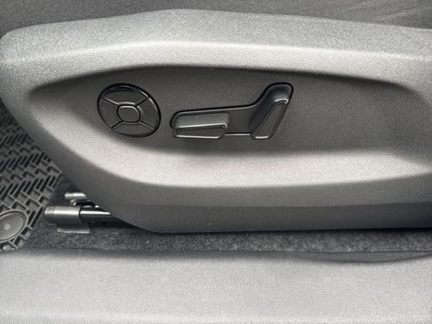 New 2026 Volkswagen Tiguan SE AWD/4WD image 10