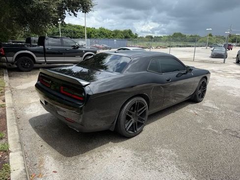 Used 2016 Dodge Challenger SXT RWD image 8