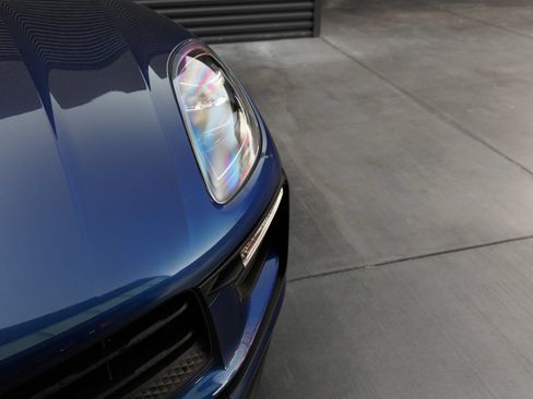 Certified 2025 Porsche Macan AWD/4WD image 41