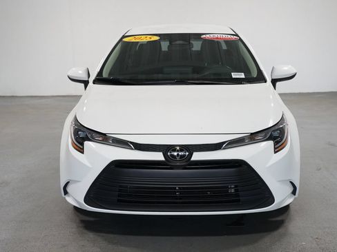 Used 2025 Toyota Corolla LE FWD image 2