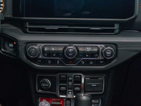 Certified 2024 Jeep Wrangler Unlimited Rubicon image 17