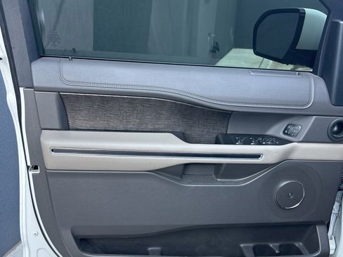 Used 2021 Ford Expedition Limited image 7