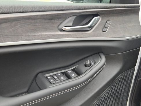 New 2025 Jeep Grand Cherokee Limited w/ Luxury Tech Group II image 23