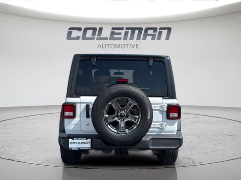 Used 2018 Jeep Wrangler Sport AWD/4WD image 3