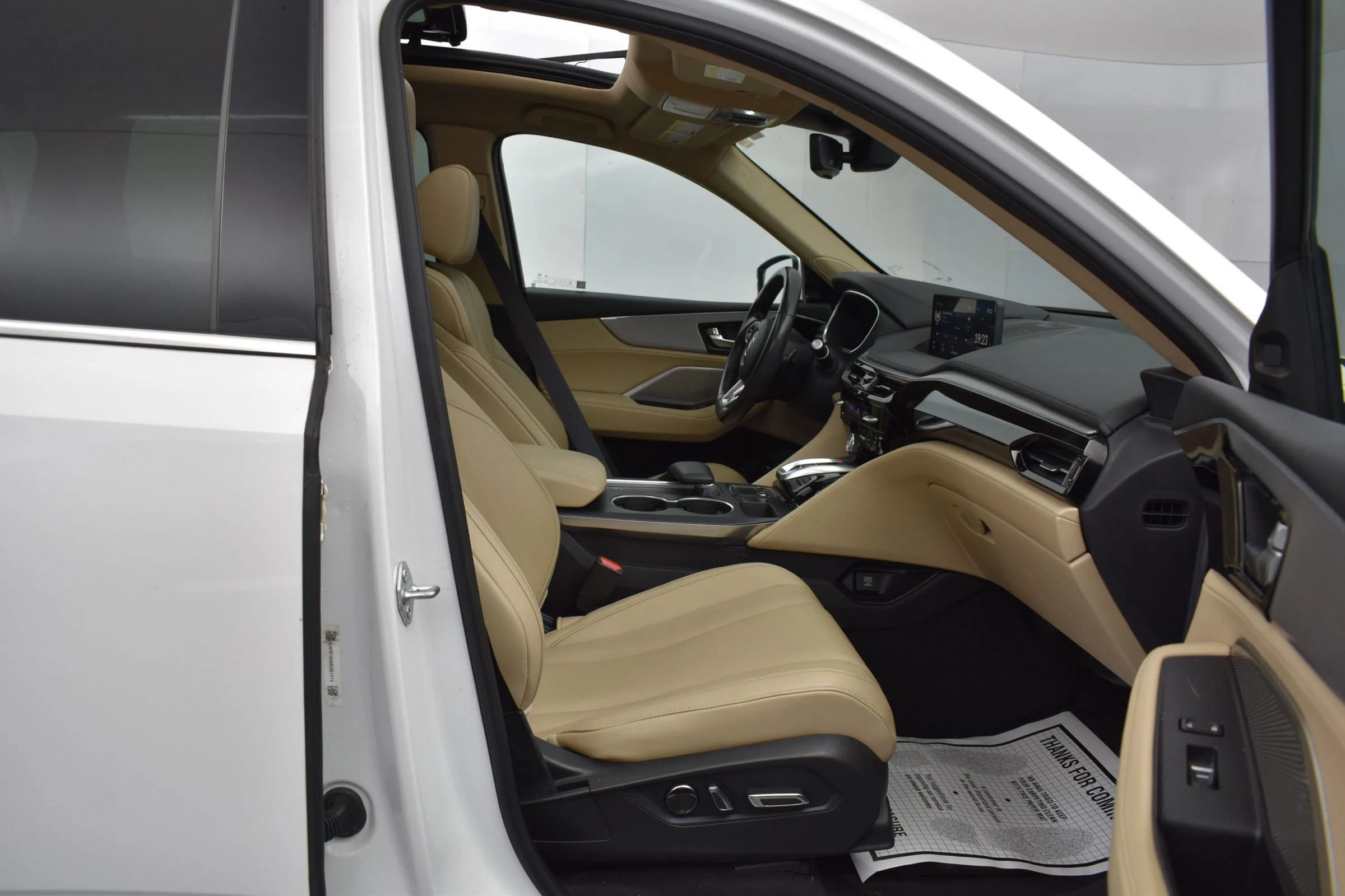 Used 2023 Acura MDX SH-AWD image 17