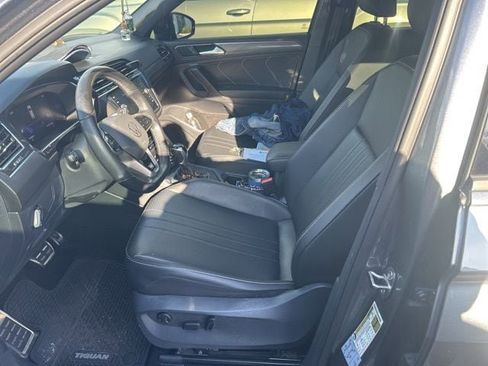 Used 2022 Volkswagen Tiguan SE R-Line image 9