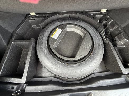 Used 2018 Toyota C-HR XLE image 31