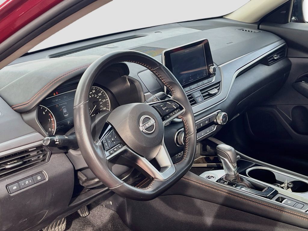 Used 2023 Nissan Altima 2.5 SR AWD/4WD image 9
