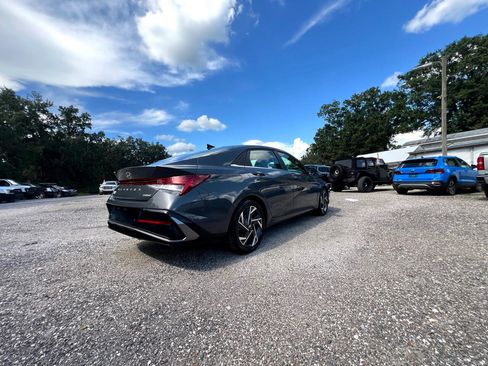 Used 2024 Hyundai Elantra Limited image 38