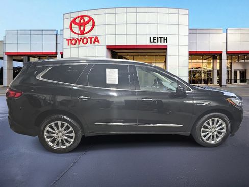 Used 2021 Buick Enclave Premium w/ Sun and Sites Package image 4