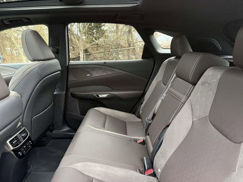Used 2025 Lexus RX 450h AWD w/ Luxury Package image 17